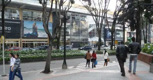 CENTRO COMERCIAL EL RETIRO EL RETIRO CENTRO COMERCIAL EL RETIRO EL RETIRO